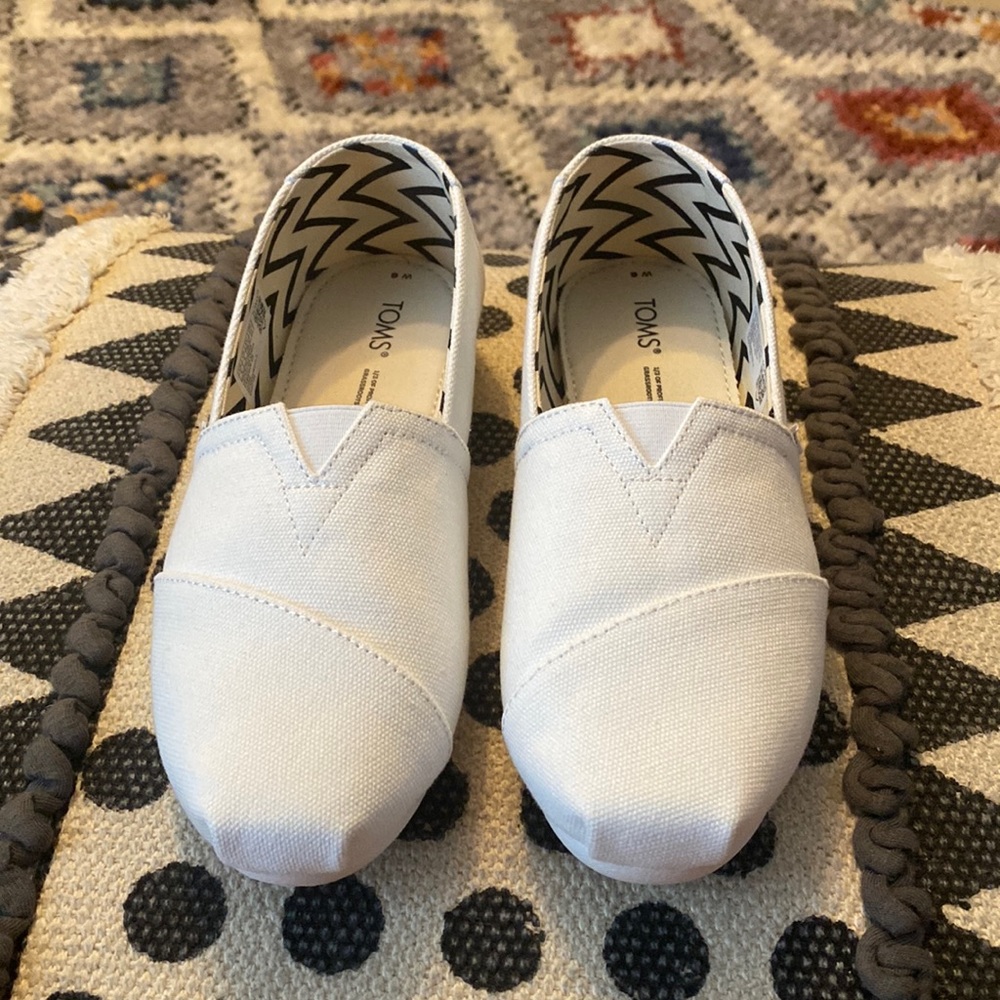 Brand New TOMS Alpargata Size 6